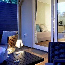 Glampingunterkunft: Bed and breakfast mobile home by night - B&B Suite Mobileheime für 2 Personen mit eigenem Garten