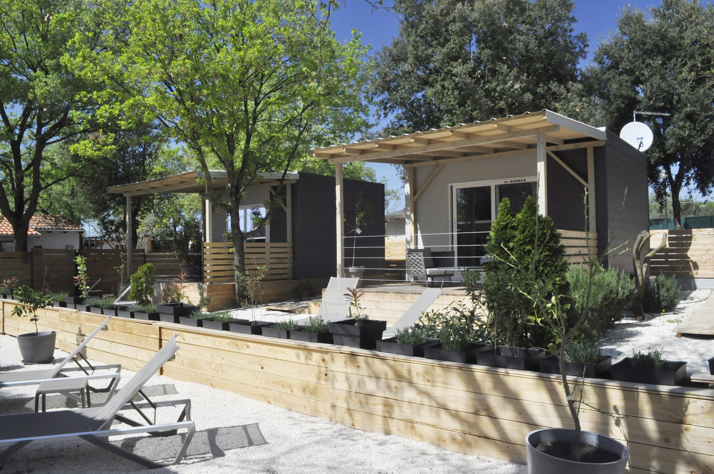 Luxuscamping - Gartenmöbel - Istrien - Bed and breakfast mobile home with terrace and garden - B&B Suite Mobileheime für 2 Personen mit eigenem Garten B&B Suite Mobileheime für 2 Personen mit eigenem Garten