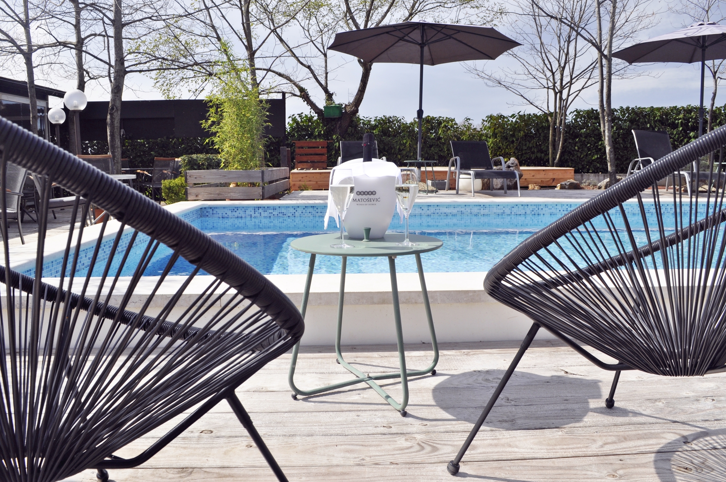 Glampingunterkunft: Open air relax pool area - B&B Suite Mobileheime für 2 Personen mit eigenem Garten