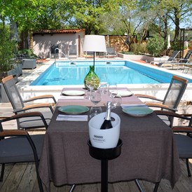Glampingunterkunft: Open air relax pool area - B&B Suite Mobileheime für 2 Personnen mit eigenem Garten