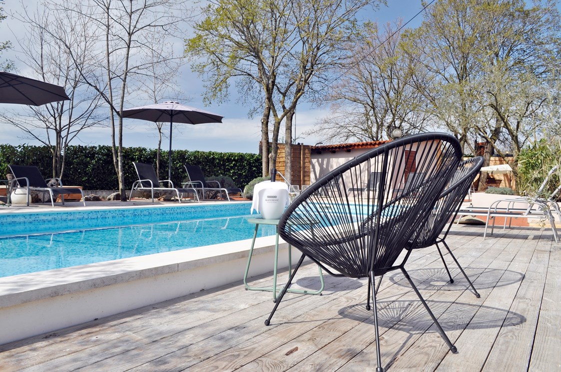 Glampingunterkunft: Open air relax pool area - B&B Suite Mobileheime für 2 Personnen mit eigenem Garten