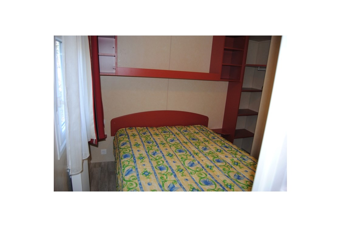 Glampingunterkunft: Grote slaapkamer met een 2persoonsbed - Luxus Mobilheime Foxhouse für 6 Personen auf Camping Fuussekaul