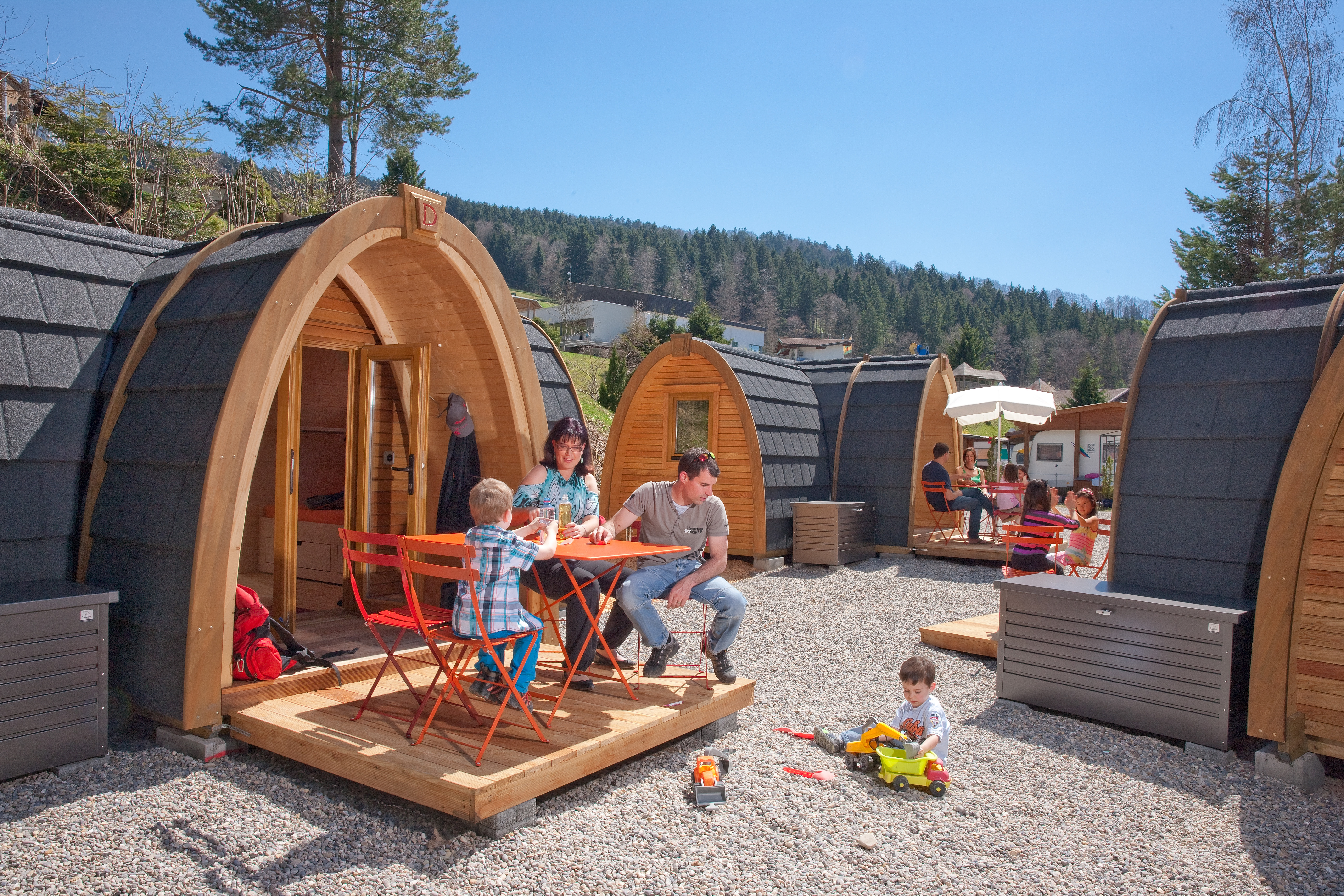 Luxuscamping - Gartenmöbel - Schweiz - Iglu-Dorf - Camping Atzmännig PODhouse - Holziglu gross auf Camping Atzmännig