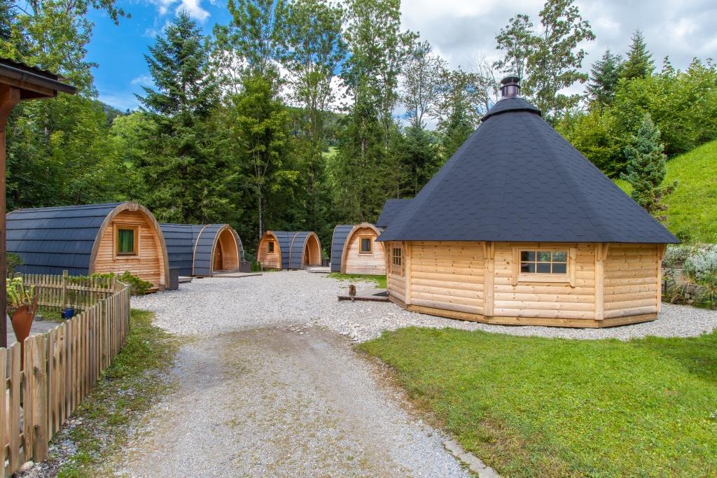 Luxuscamping - Gartenmöbel - Schweiz - Iglu-Dorf - Camping Atzmännig PODhouse - Holziglu gross auf Camping Atzmännig