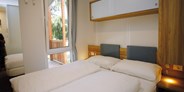 Luxuscamping - Preisniveau: exklusiv - Österreich - Schlafzimmer SeeLodge - Seecamping Hoffmann - SeeLodges