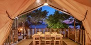 Luxuscamping - Novigrad - geräumige überdachte Terrasse - Safari-Zelte auf Lanterna Premium Camping Resort