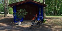 Luxuscamping - Gartenmöbel - PLZ 17279 (Deutschland) - Naturcampingpark Rehberge Radhütte Radieschen am Wurlsee - Naturcampingpark Rehberge