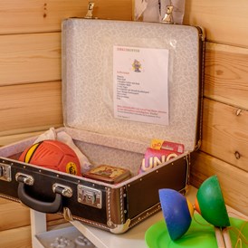 Glampingunterkunft: Spielekoffer für die Kleinen - Zirkuswagen auf Camping Wagenhausen