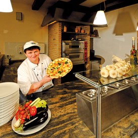 Glampingunterkunft: Pizzeria da Giorgio - Safari-Lodge-Zelt "Hippo" am Nature Resort Natterer See