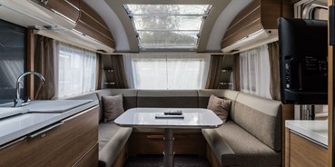 Luxuscamping - PLZ 6598 (Schweiz) - Mietwohnwagen Magnolia Deluxe auf Campofelice Camping Village 
