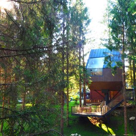Glampingunterkunft: Holzhaus - terrasse mit sitzgarnitur - Holzhaus auf Plitvice Holiday Resort