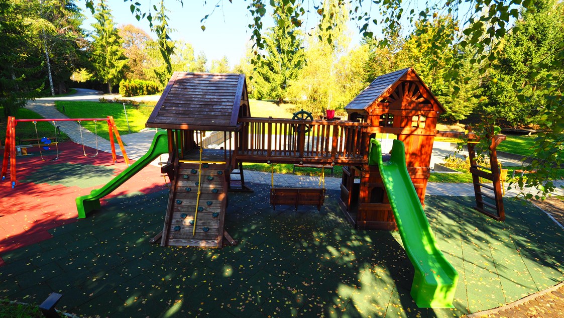 Glampingunterkunft: Spielplatz - Holzhaus auf Plitvice Holiday Resort