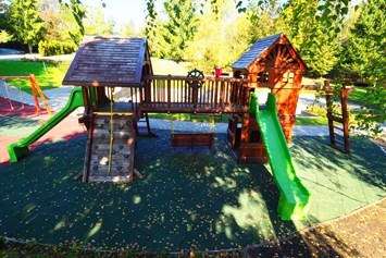 Glampingunterkunft: Spielplatz - Haus am See auf Plitvice Holiday Resort