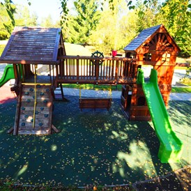 Glampingunterkunft: Spielplatz - Haus am See auf Plitvice Holiday Resort
