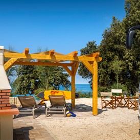 Glampingunterkunft: Eine große Auswahl an verschiedenen Parzellen in den Zonen Marina, Sunset, Bella Vista und Orlandin direkt am Meer oder von grüner mediterraner Vegetation umgeben - Istra Premium Camping Resort 