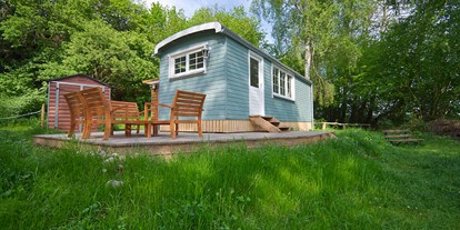 Luxuscamping - Gefrierschrank - Tiny House Erlis direkt am Wurlsee - Tiny House am See - Naturcampingpark Rehberge