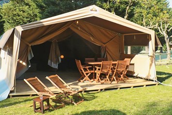 Glampingunterkunft: Außenansicht Safarizelt von eurocamp - Safarizelt für 6 Personen von Eurocamp am Camping Parco delle Piscine