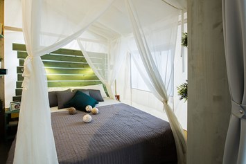 Glampingunterkunft: Premium Three Bedroom Glampingzelt auf dem Boutique Campingplatz Santa Marina