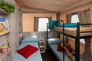 Glampingunterkunft: Premium Two Bedroom Glamping Tent auf dem Boutique Campingplatz Santa Marina