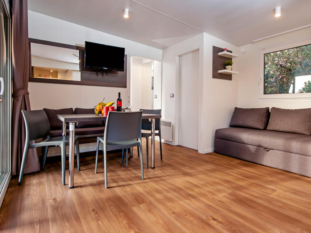 Campeggio di lusso - Gartenmöbel - L'Istria - Campingplatz Porton Biondi - Meinmobilheim Mediteran Superior auf dem Campingplatz Porton Biondi