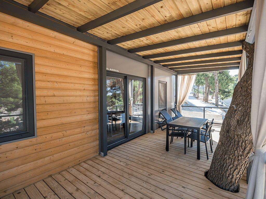 Luxuscamping - Split - Süd - Campingplatz Medora Orbis - Meinmobilheim Superior Family auf dem Campingplatz Medora Orbis