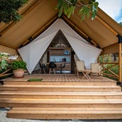 Luxuscamping: Premium three bedrom safari tent auf dem Arena One 99 Glamping