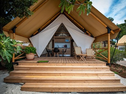 Luxury camping - Premium three bedrom safari tent auf dem Arena One 99 Glamping