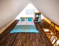 Glampingunterkunft: Premium two bedroom safari loft tent auf dem Arena One 99 Glamping