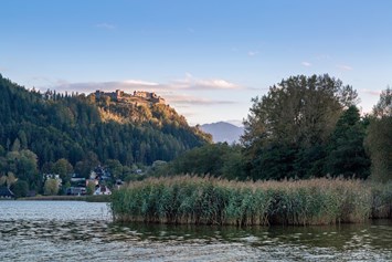 Glampingunterkunft: Ausflugsziel Burg Landskron - Ferienhaus Premium am Seecamping Berghof