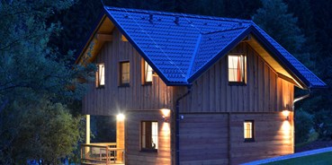 Luxuscamping - Österreich - Außenansicht bei Nacht - Ferienhaus - Ferienhaus Premium am Seecamping Berghof