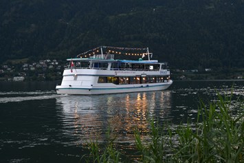 Glampingunterkunft: Schifffahrt am Ossiacher See - Ferienhaus Deluxe am Seecamping Berghof