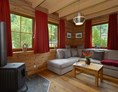 Glampingunterkunft: Wohnzimmer - Ferienhaus Deluxe am Seecamping Berghof